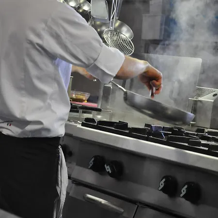 Отель Petrarca 3*