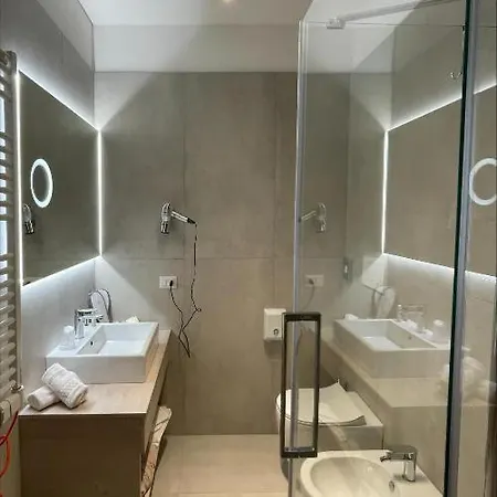 Отель Petrarca 3*