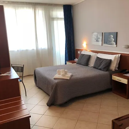 Отель Petrarca 3*